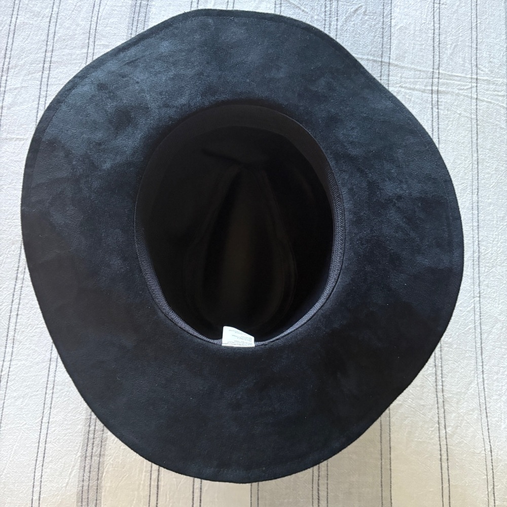 Hat wide brim, black with Feather Detail. Faux suede - Picture 4 of 6